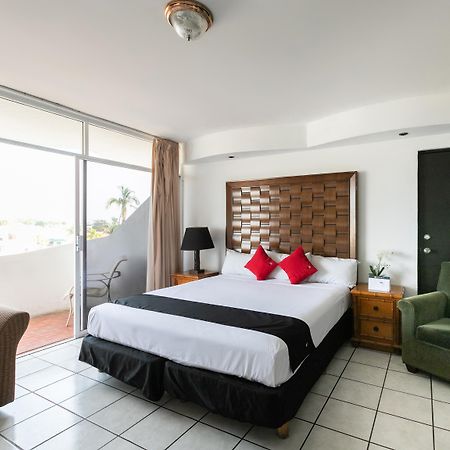Capital O Zona Dorada Inn, 马萨特兰 外观 照片