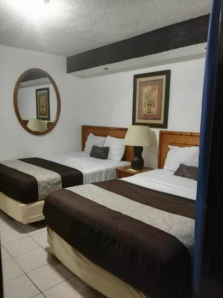 Capital O Zona Dorada Inn, 马萨特兰 外观 照片